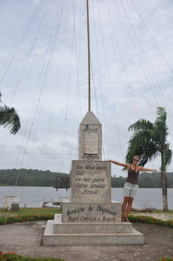 Monumento que marca o início do Brasil, em Oiapoque - AP